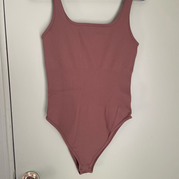 OQQ Tops - OQQ Ribbed Bodysuit Sz L